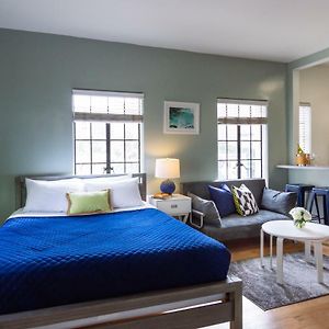 Corner Studio Suite